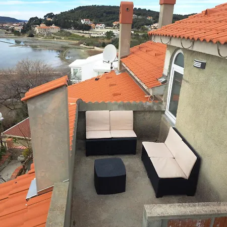 Vidas Apartment *